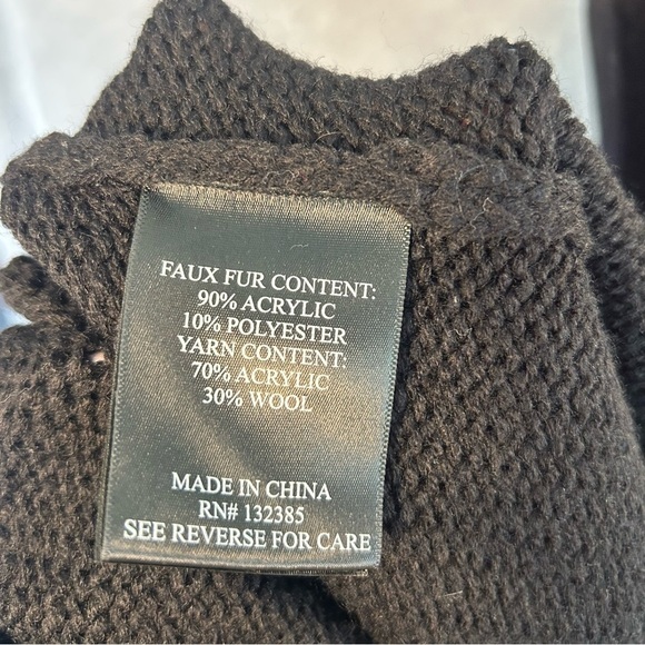 Love Token Women’s Faux Fur Yarn Wool Blend Black Vest Size Small - Picture 5 of 6